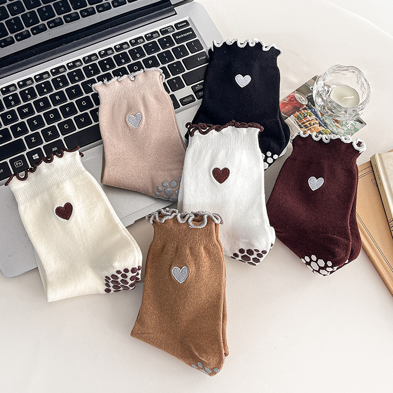 ヨガソックス レディース コットン ハート刺繍 レタスエッジ - No Show Sock Women のレビューと価格